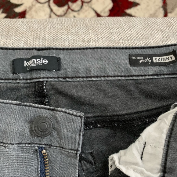 VGUC Kensie Grey 5 Pocket Skinnies - Picture 3 of 4